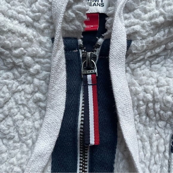 Tommy Hilfiger women’s full zip jacket sweater with hood size Medium - Picture 3 of 5
